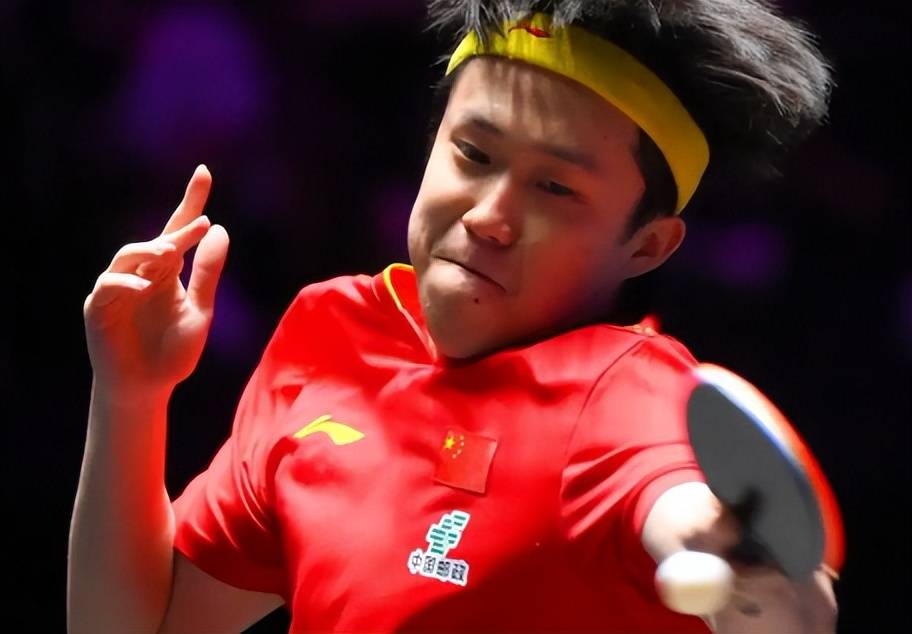 战术调整首场状态出色，SKT观众沸腾！，莱万多夫斯基重返赛场引发球迷热议的简单介绍